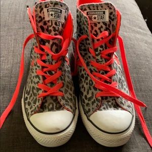 Converse All Stars Hi-tops with zipper leopard